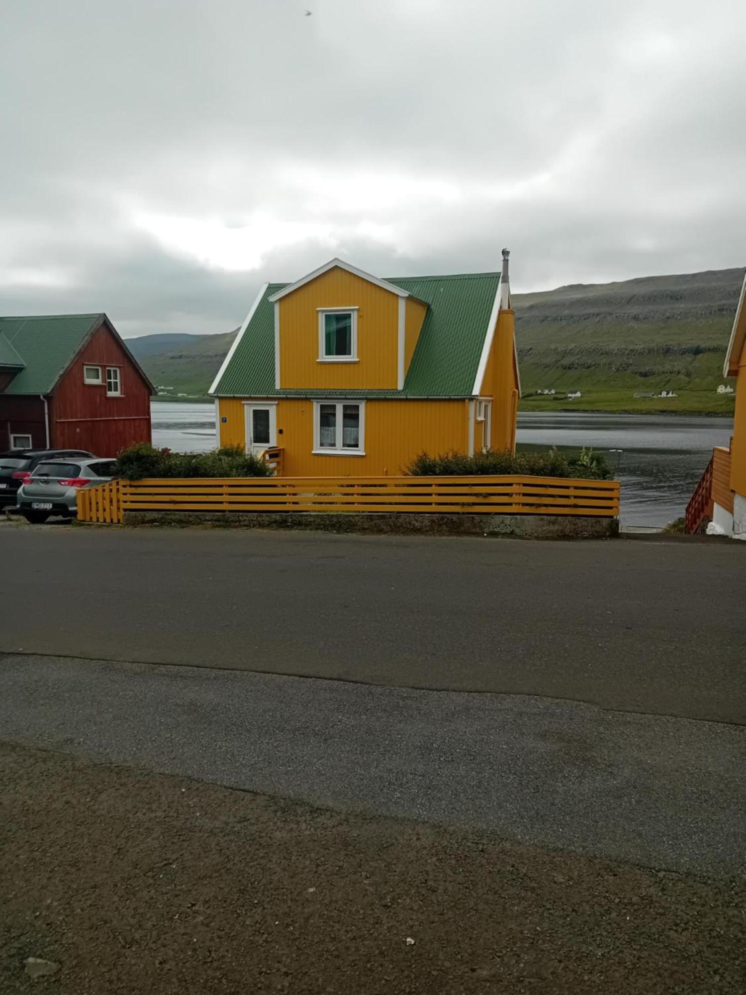 Det Lille Gule Hus Villa Trongisvágur Eksteriør bilde