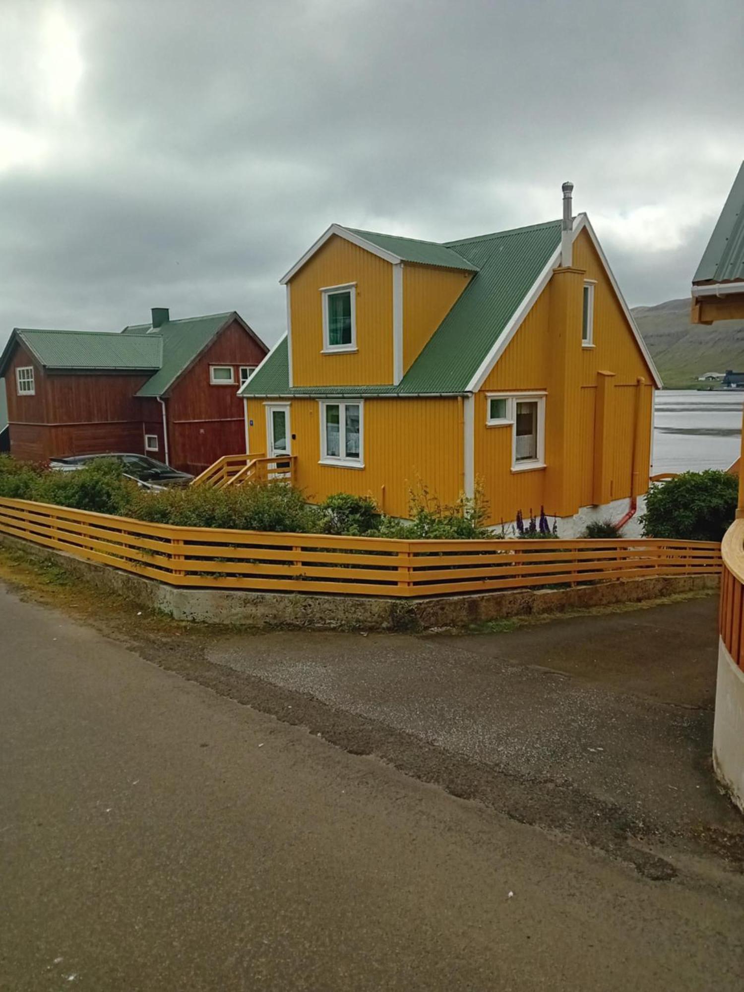 Det Lille Gule Hus Villa Trongisvágur Eksteriør bilde